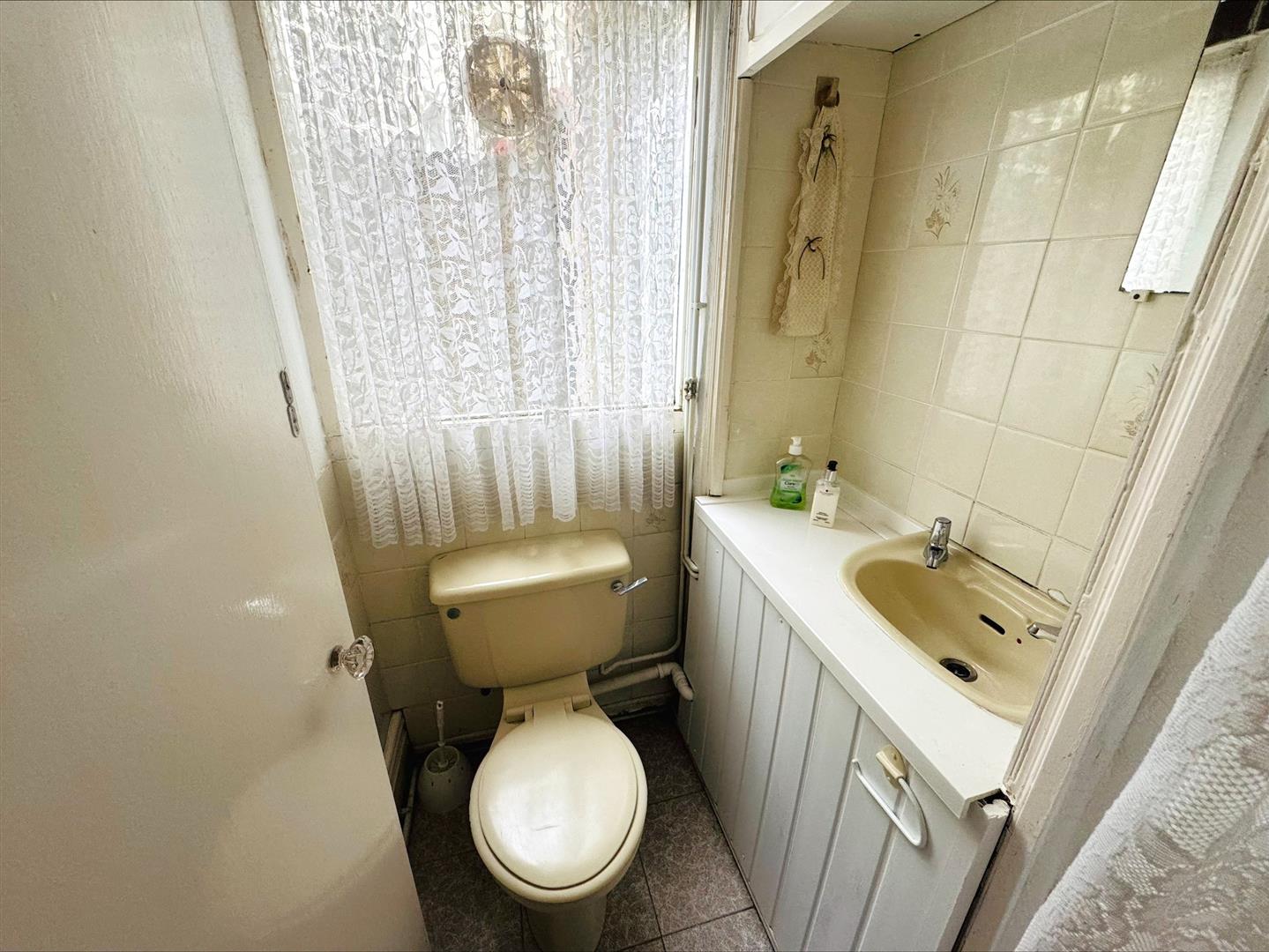 College Square, Llanelli, SA15 1DT